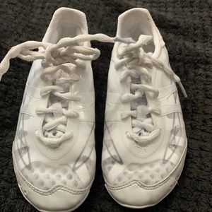 Nfinity Vengence Youth Size 3 Cheer Sneakers